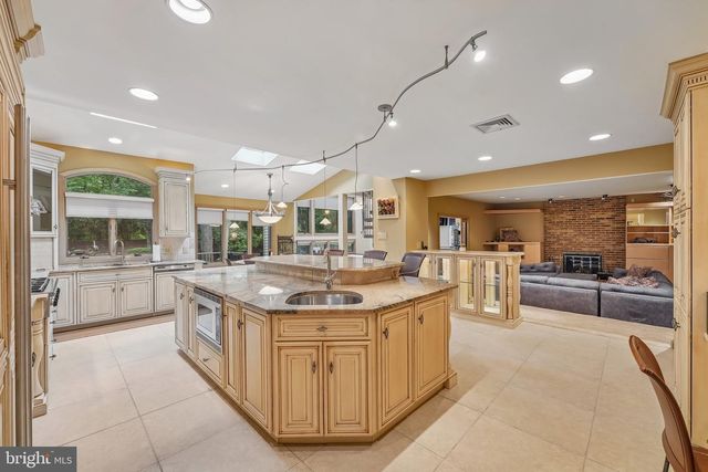 21 TEAK CT, Cherry Hill, NJ 08003
