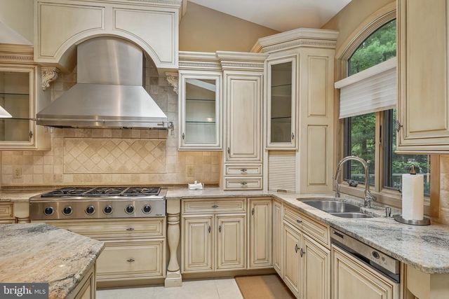 21 TEAK CT, Cherry Hill, NJ 08003