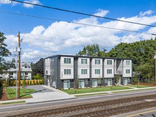 10985 E Burnside St 18, Portland, OR 97216
