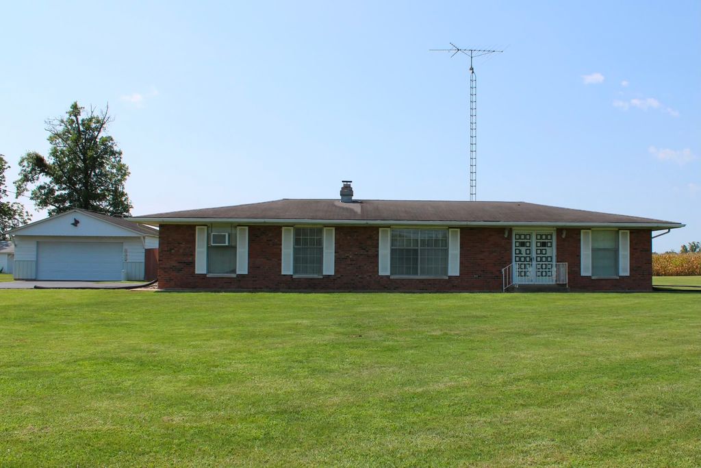 Image 1 of property listing at 13997 N Tolle Lane, Mt Vernon, IL 62864