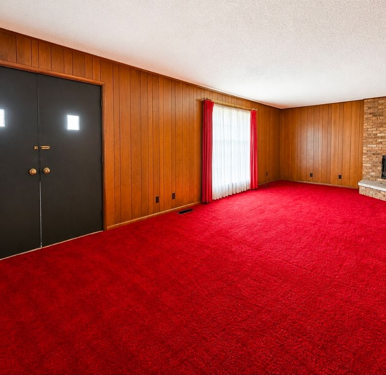 Image 11 of property listing at 13997 N Tolle Lane, Mt Vernon, IL 62864