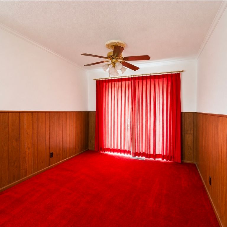 Image 12 of property listing at 13997 N Tolle Lane, Mt Vernon, IL 62864