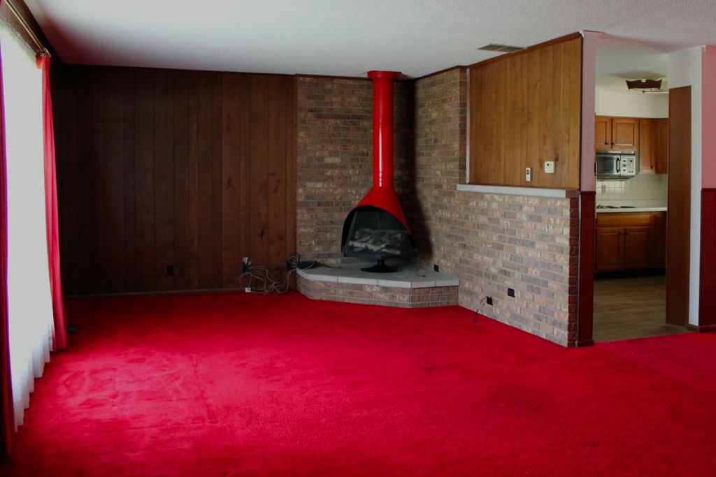 Image 13 of property listing at 13997 N Tolle Lane, Mt Vernon, IL 62864