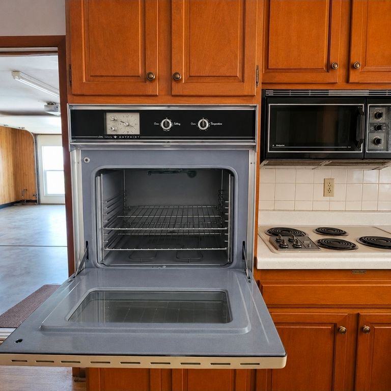 Image 22 of property listing at 13997 N Tolle Lane, Mt Vernon, IL 62864
