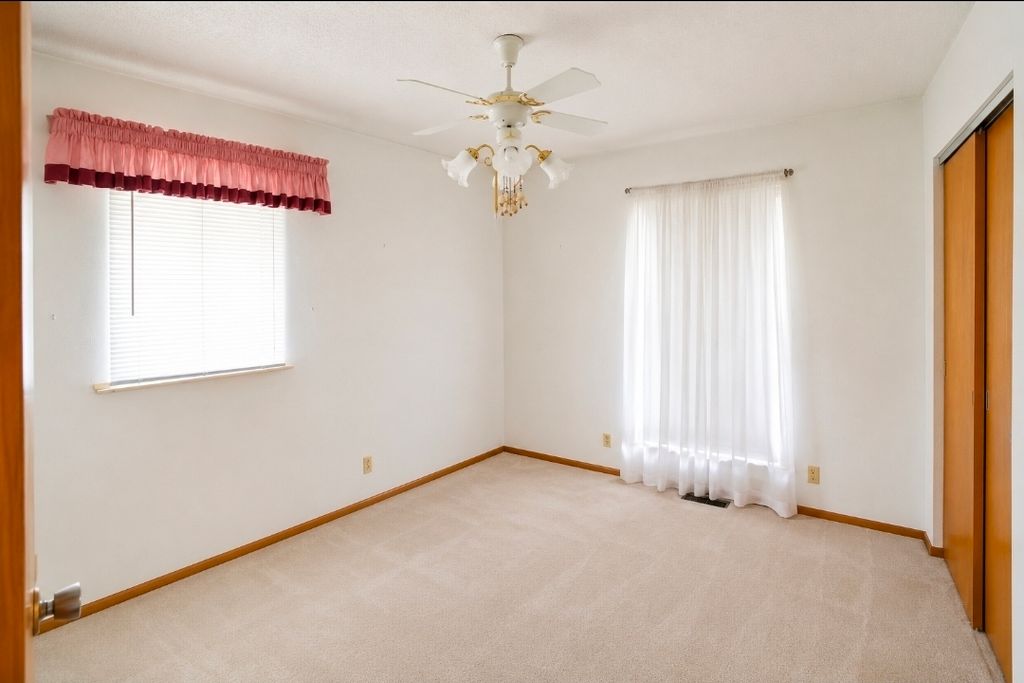 Image 27 of property listing at 13997 N Tolle Lane, Mt Vernon, IL 62864