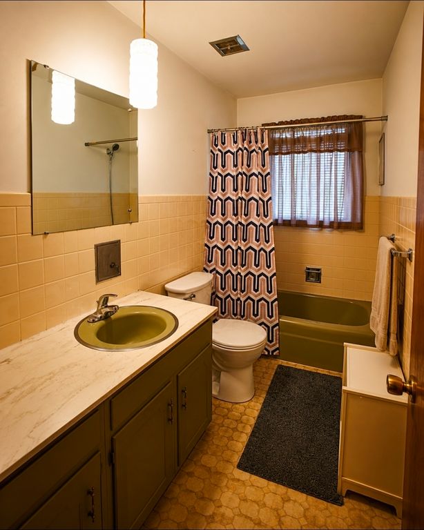Image 28 of property listing at 13997 N Tolle Lane, Mt Vernon, IL 62864