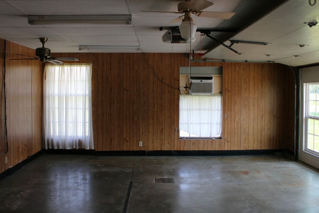 Image 32 of property listing at 13997 N Tolle Lane, Mt Vernon, IL 62864