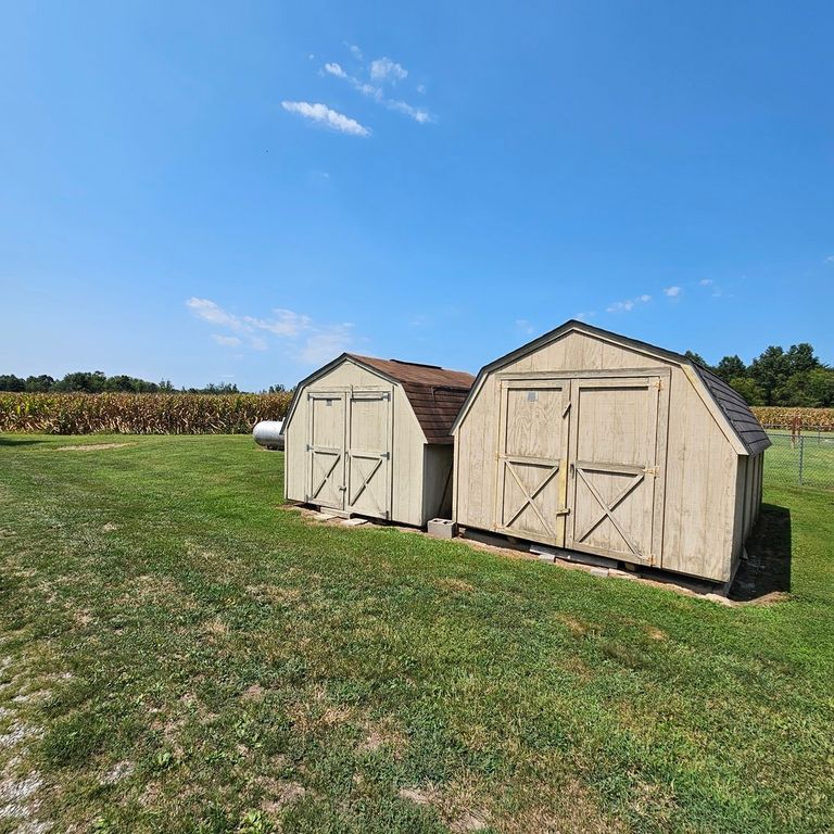 Image 37 of property listing at 13997 N Tolle Lane, Mt Vernon, IL 62864