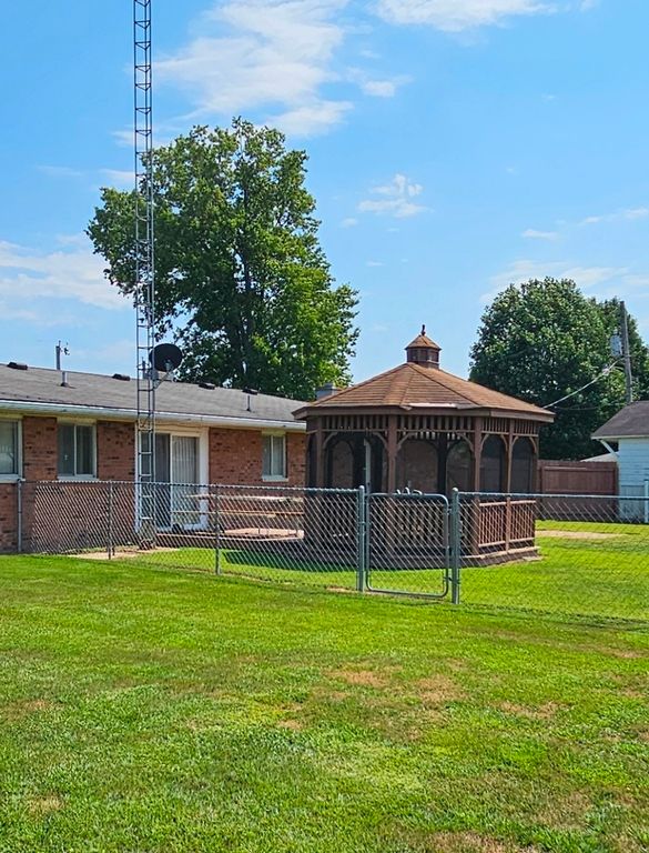 Image 40 of property listing at 13997 N Tolle Lane, Mt Vernon, IL 62864