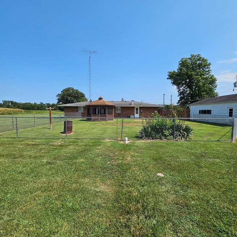 Image 42 of property listing at 13997 N Tolle Lane, Mt Vernon, IL 62864