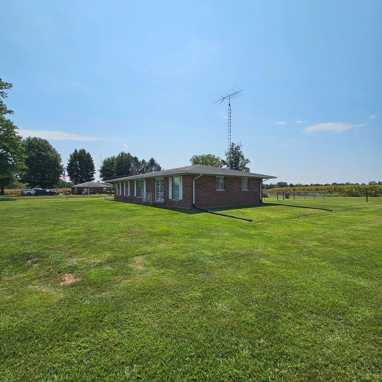 Image 7 of property listing at 13997 N Tolle Lane, Mt Vernon, IL 62864