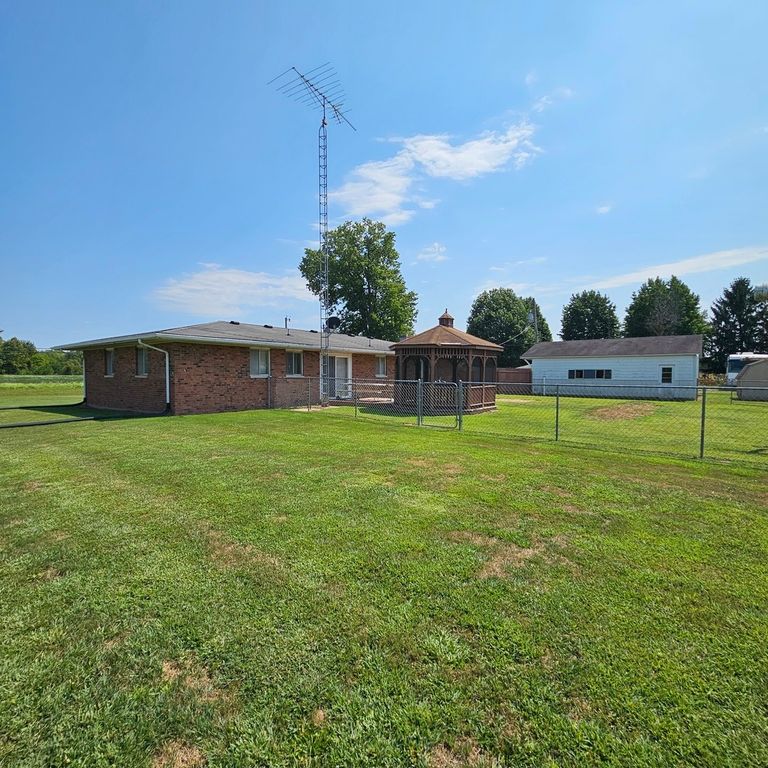 Image 8 of property listing at 13997 N Tolle Lane, Mt Vernon, IL 62864