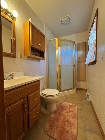 210 Wayne Dr, Hopkinsville, KY 42240