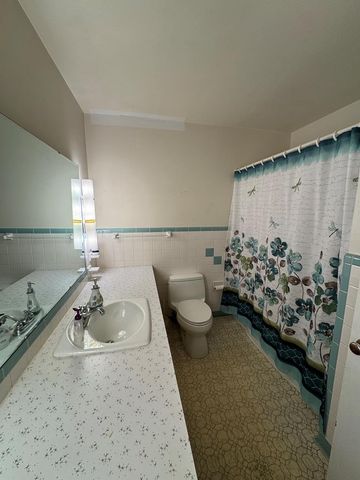 210 Wayne Dr, Hopkinsville, KY 42240