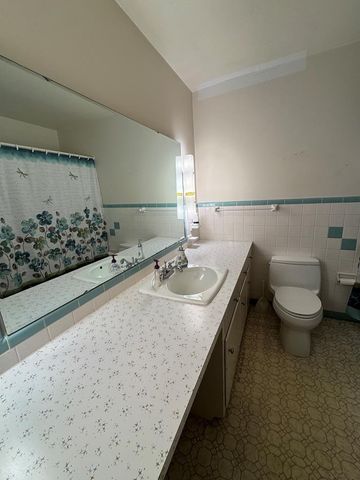 210 Wayne Dr, Hopkinsville, KY 42240