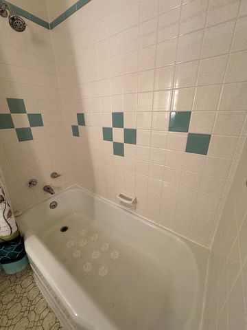 210 Wayne Dr, Hopkinsville, KY 42240