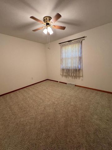 210 Wayne Dr, Hopkinsville, KY 42240