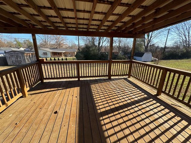 210 Wayne Dr, Hopkinsville, KY 42240