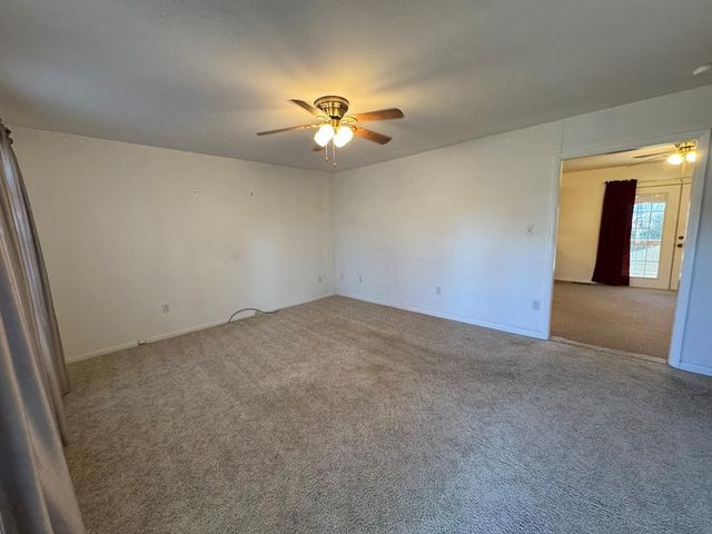 210 Wayne Dr, Hopkinsville, KY 42240