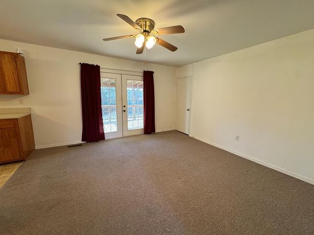 210 Wayne Dr, Hopkinsville, KY 42240