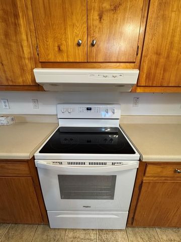 210 Wayne Dr, Hopkinsville, KY 42240