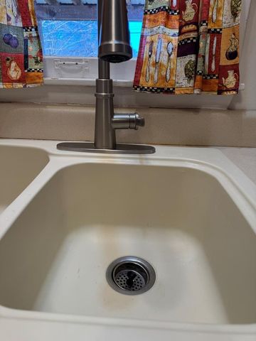 210 Wayne Dr, Hopkinsville, KY 42240