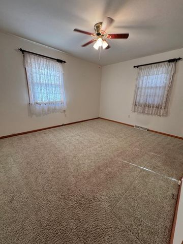 210 Wayne Dr, Hopkinsville, KY 42240