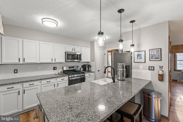 104 GREENWOOD CT, Cross Junction, VA 22625