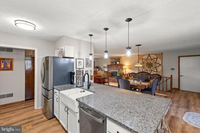 104 GREENWOOD CT, Cross Junction, VA 22625