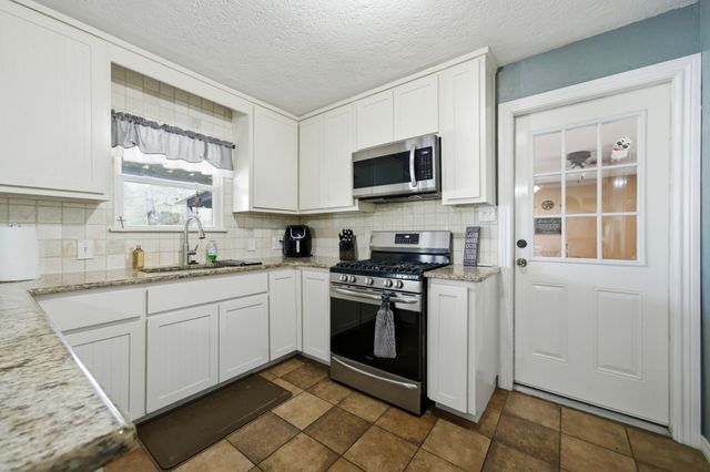 1415 Glenlain Drive, Grand Saline, TX 75140