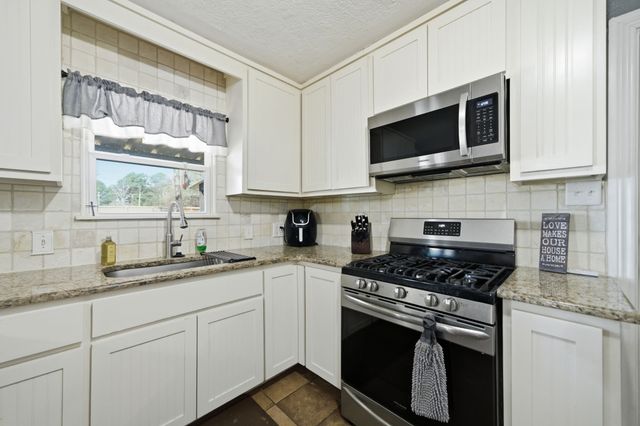 1415 Glenlain Drive, Grand Saline, TX 75140