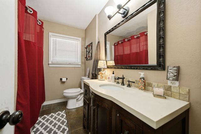 1415 Glenlain Drive, Grand Saline, TX 75140