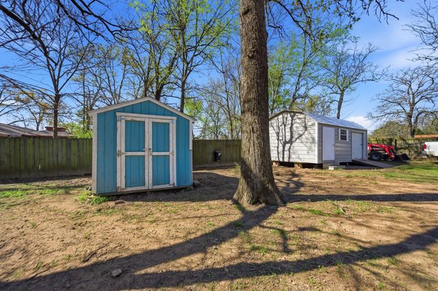 1415 Glenlain Drive, Grand Saline, TX 75140