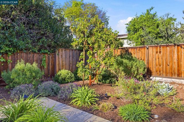 612 Sitka Dr, Walnut Creek, CA 94598