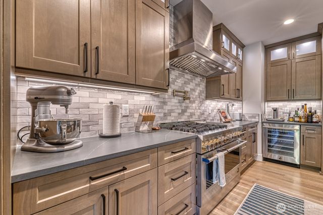 1 Crescent Valley Drive NW, Gig Harbor, WA 98332