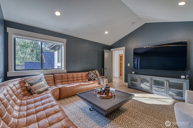 1 Crescent Valley Drive NW, Gig Harbor, WA 98332