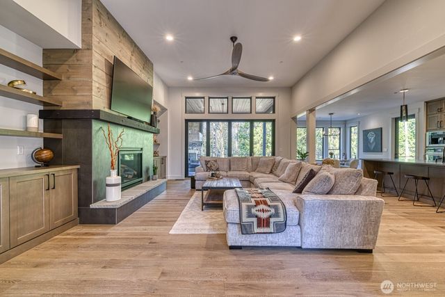 1 Crescent Valley Drive NW, Gig Harbor, WA 98332