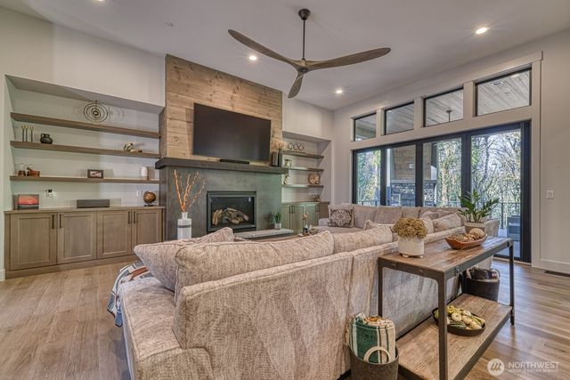 1 Crescent Valley Drive NW, Gig Harbor, WA 98332