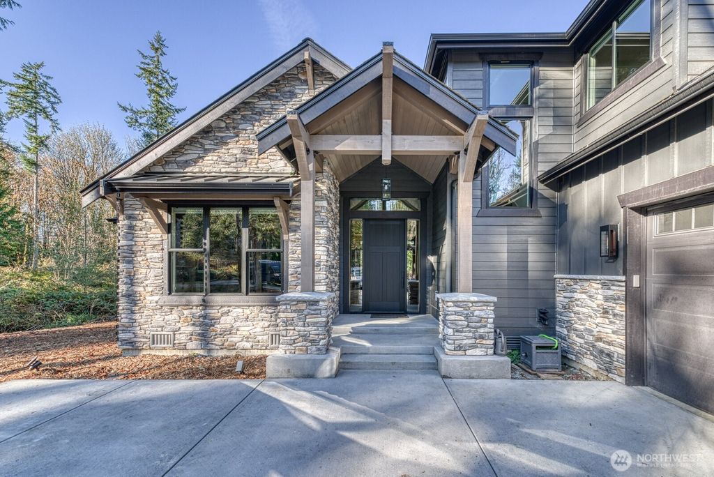 1 Crescent Valley Drive NW, Gig Harbor, WA 98332