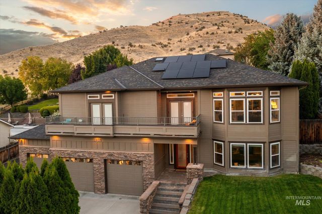4910 W Outlook Ave, Boise, ID 83703