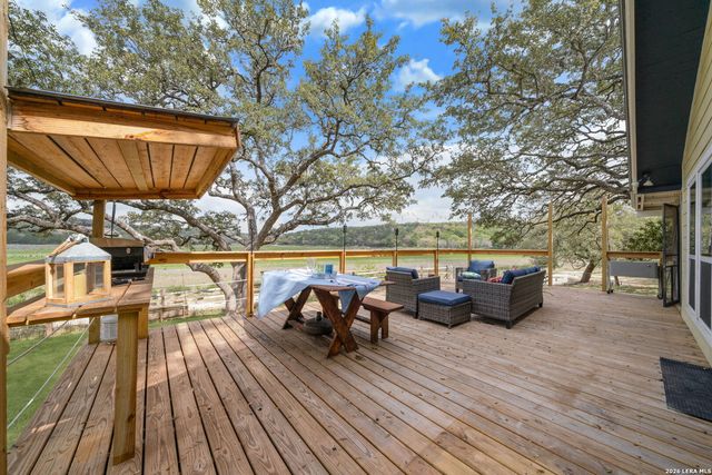 178 N LAKESHORE DR, Bandera, TX 78003