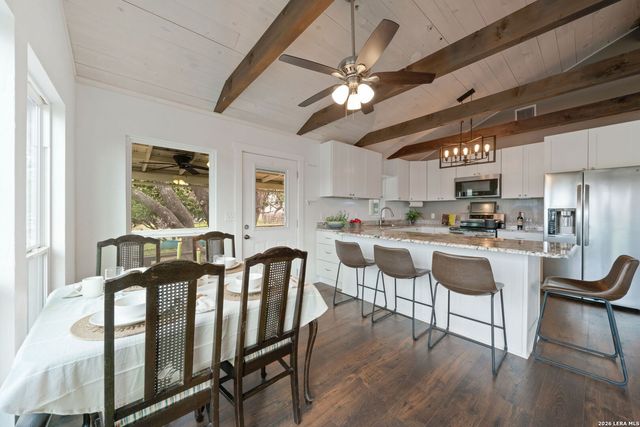178 N LAKESHORE DR, Bandera, TX 78003