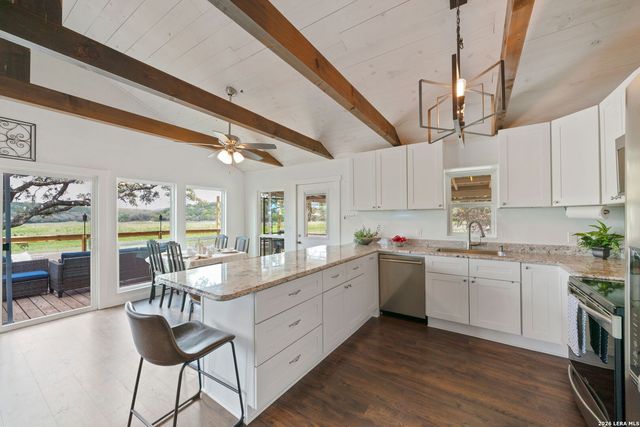178 N LAKESHORE DR, Bandera, TX 78003