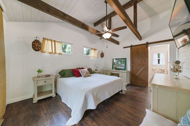 178 N LAKESHORE DR, Bandera, TX 78003