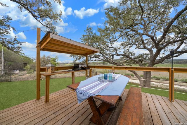 178 N LAKESHORE DR, Bandera, TX 78003