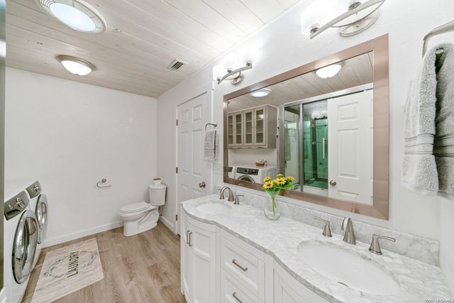 178 N LAKESHORE DR, Bandera, TX 78003