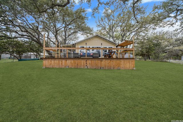 178 N LAKESHORE DR, Bandera, TX 78003