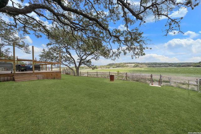 178 N LAKESHORE DR, Bandera, TX 78003