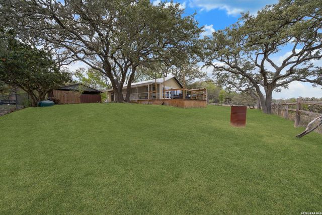 178 N LAKESHORE DR, Bandera, TX 78003