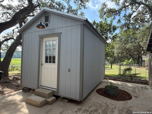 178 N LAKESHORE DR, Bandera, TX 78003